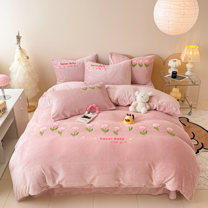 91家纺网 家纺一手货源 找家纺 （总）懒猫家纺 2025新款牛奶绒毛巾绣四件套