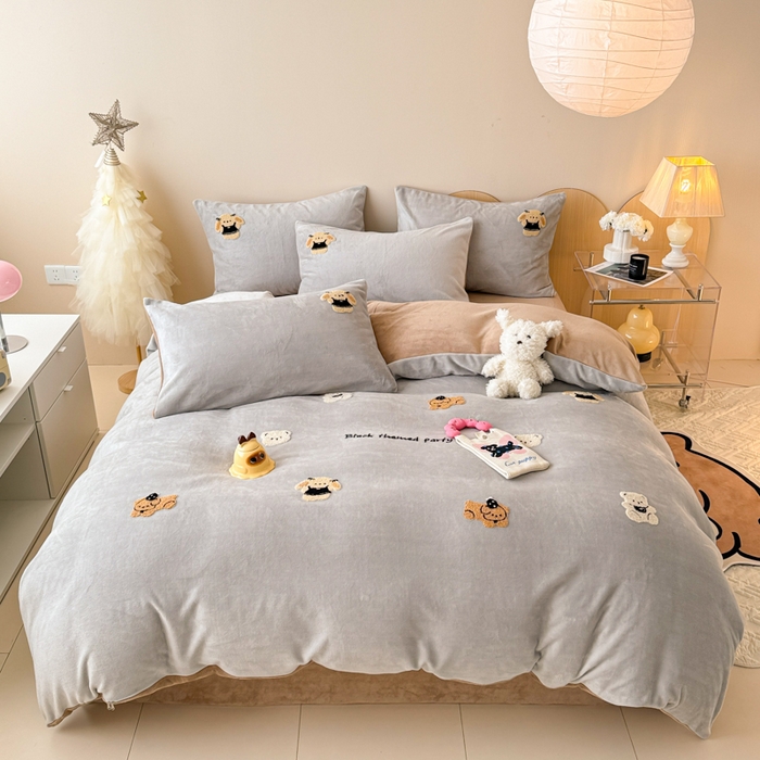 91家纺网 家纺一手货源 找家纺 （总）懒猫家纺 2025新款牛奶绒毛巾绣四件套