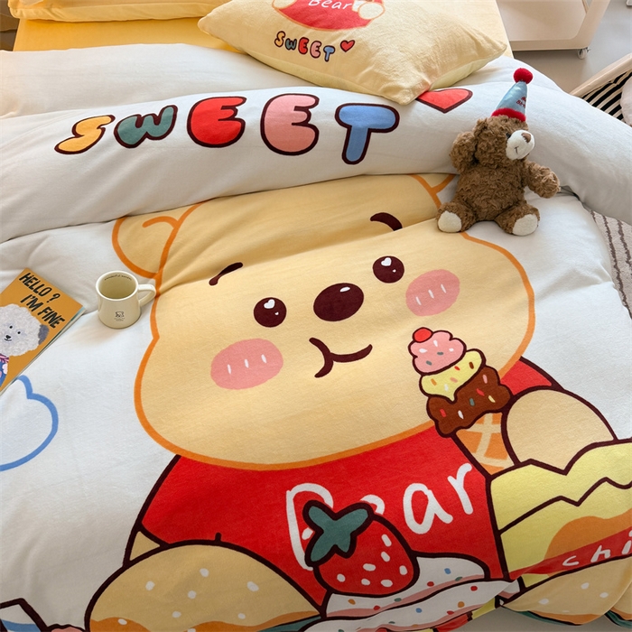 91家纺网 家纺一手货源 找家纺 茉保家纺 2025新款大板卡通加厚牛奶绒印花四件套 熊熊零食