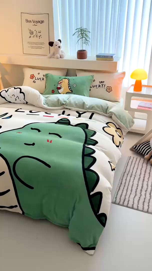 91家纺网 家纺一手货源 找家纺 茉保家纺 2025新款大板卡通加厚牛奶绒印花四件套 友爱龙龙