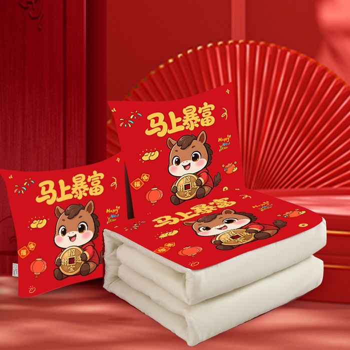 91家纺网 家纺一手货源 找家纺 （总）金纳抱枕被 2026新款 ‘马上暴富’ 新年抱枕被,财源滚滚,马年大吉 ,马年吉祥,马上有钱,指定发财,马上暴富,福气满满,恭喜发财,好运连连,日进斗金,手提袋