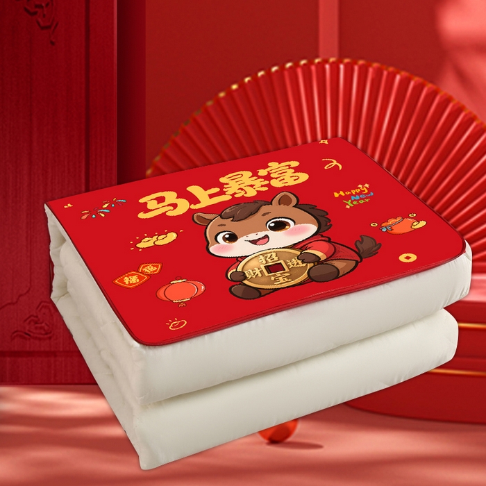 91家纺网 家纺一手货源 找家纺 （总）金纳抱枕被 2026新款 ‘马上暴富’ 新年抱枕被