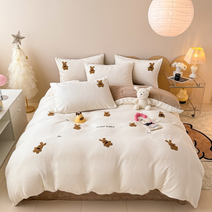 懒猫家纺 2025新款牛奶绒毛巾绣四件套 公仔小兔