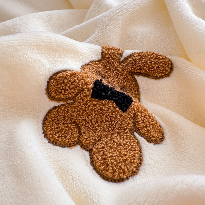 91家纺网 家纺一手货源 找家纺 懒猫家纺 2025新款牛奶绒毛巾绣四件套 公仔小兔