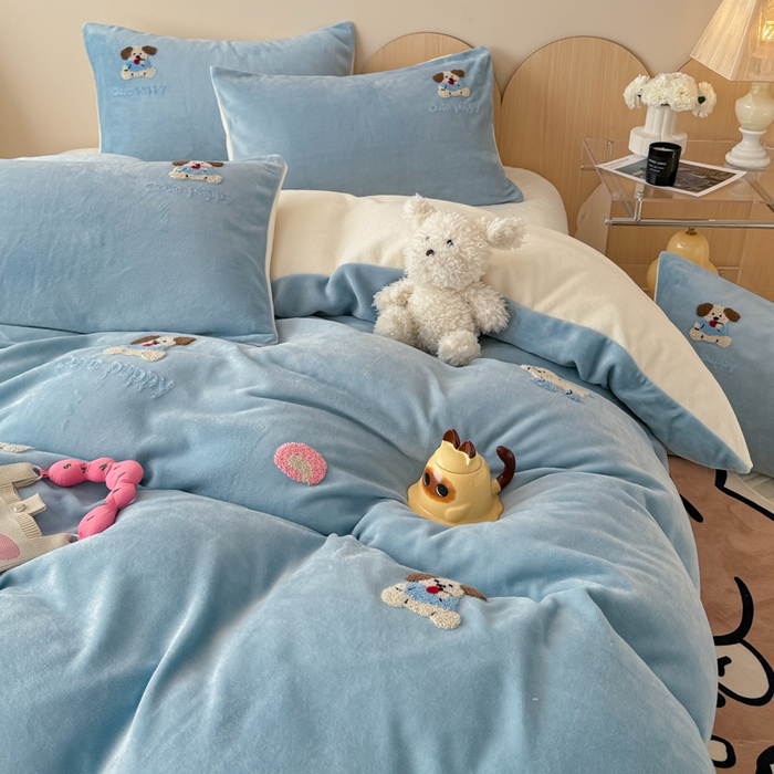 91家纺网 家纺一手货源 找家纺 懒猫家纺 2025新款牛奶绒毛巾绣四件套 狗狗联盟