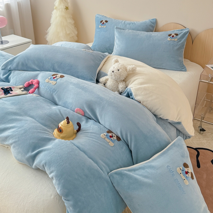 91家纺网 家纺一手货源 找家纺 懒猫家纺 2025新款牛奶绒毛巾绣四件套 狗狗联盟