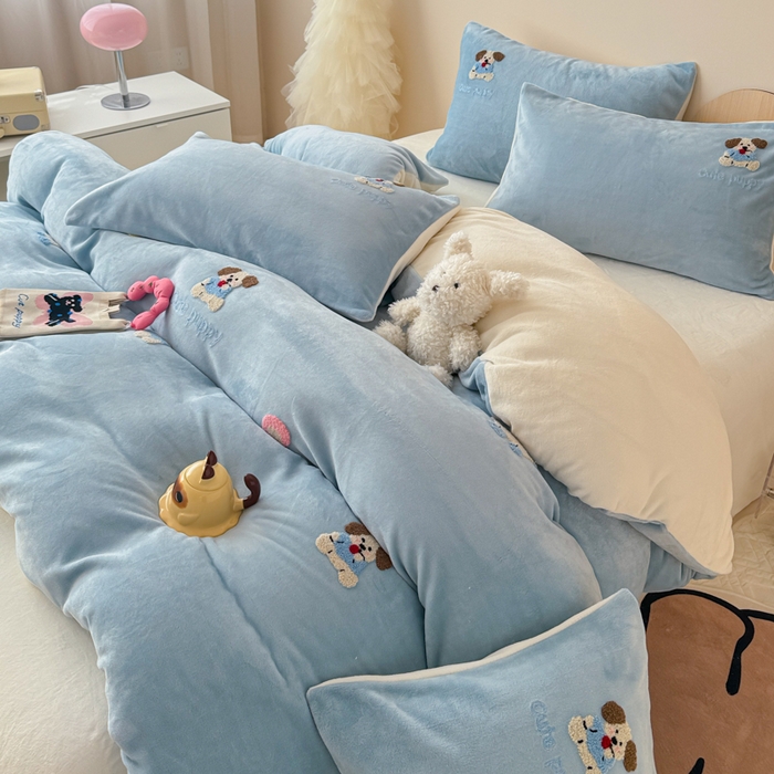 91家纺网 家纺一手货源 找家纺 懒猫家纺 2025新款牛奶绒毛巾绣四件套 狗狗联盟