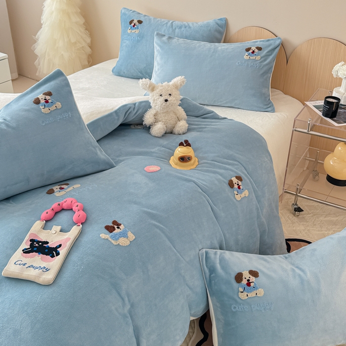 91家纺网 家纺一手货源 找家纺 懒猫家纺 2025新款牛奶绒毛巾绣四件套 狗狗联盟