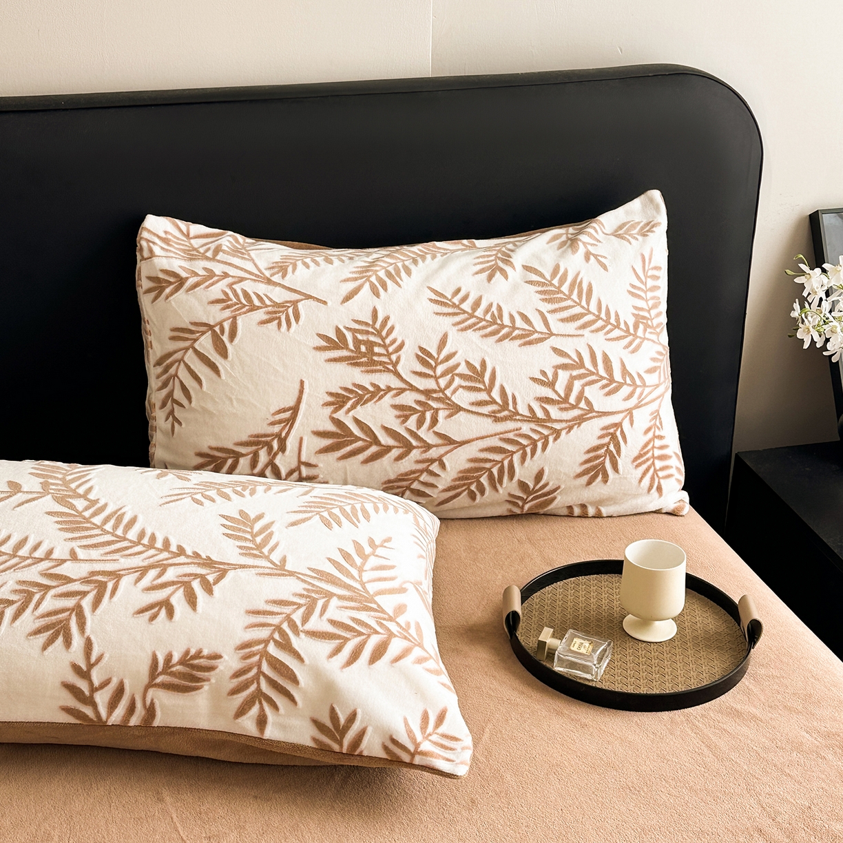 91家纺网 家纺一手货源 找家纺 寐眠 2025新款A类立体雕花牛奶绒四件套-系列二 暖棕雅致