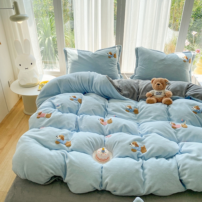 91家纺网 家纺一手货源 找家纺 (总)人人爱家纺 2025新款保暖时尚纯色法兰绒毯