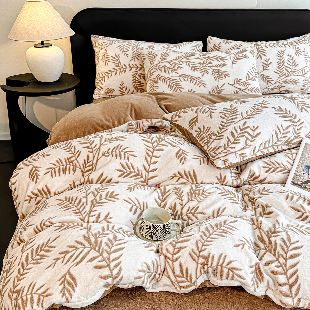 91家纺网 家纺一手货源 找家纺 寐眠 2025新款A类立体雕花牛奶绒四件套-系列二 暖棕雅致