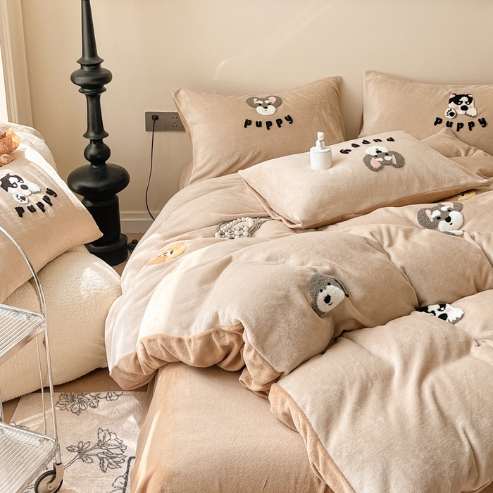 91家纺网 家纺一手货源 找家纺 懒猫家纺 2025新款牛奶绒毛巾绣四件套 狗仔派对