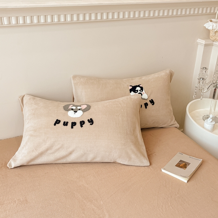 91家纺网 家纺一手货源 找家纺 懒猫家纺 2025新款牛奶绒毛巾绣四件套 狗仔派对