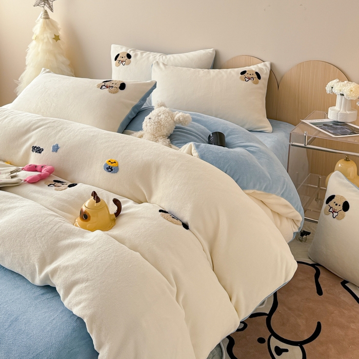 91家纺网 家纺一手货源 找家纺 懒猫家纺 2025新款牛奶绒毛巾绣四件套 骨头小狗