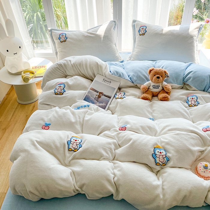 人人爱家纺 2025新款牛奶绒绣花四件套 企鹅-米白