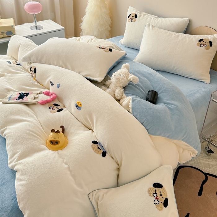 91家纺网 家纺一手货源 找家纺 懒猫家纺 2025新款牛奶绒毛巾绣四件套 骨头小狗