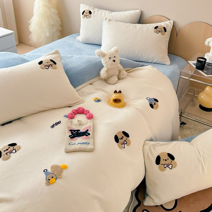 91家纺网 家纺一手货源 找家纺 懒猫家纺 2025新款牛奶绒毛巾绣四件套 骨头小狗