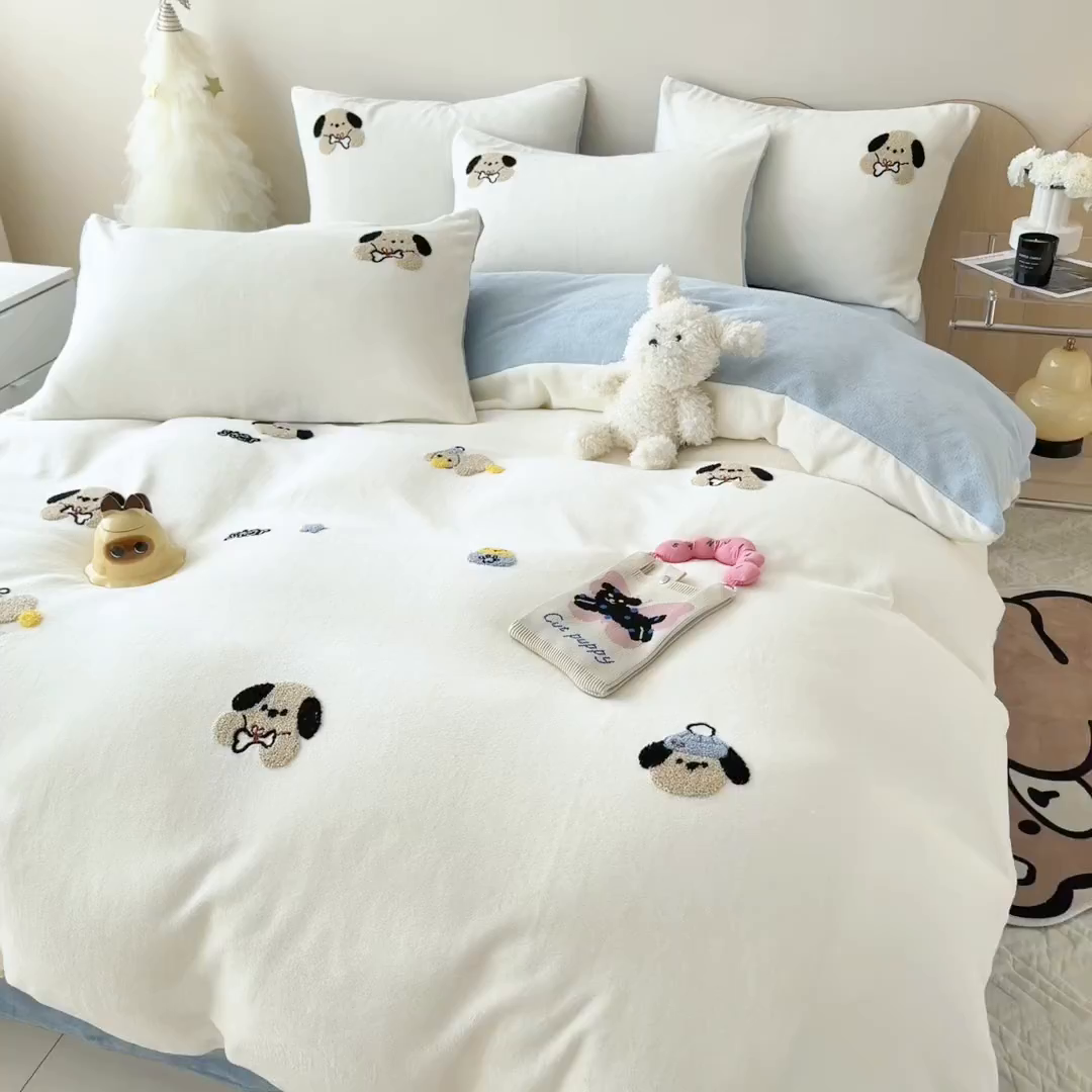 91家纺网 家纺一手货源 找家纺 懒猫家纺 2025新款牛奶绒毛巾绣四件套 骨头小狗