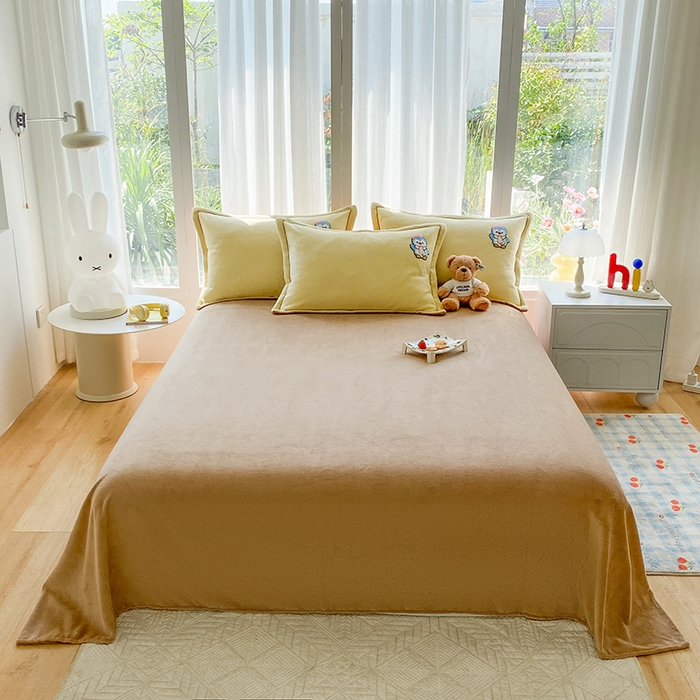 91家纺网 家纺一手货源 找家纺 人人爱家纺 2025新款牛奶绒绣花四件套 企鹅-奶黄