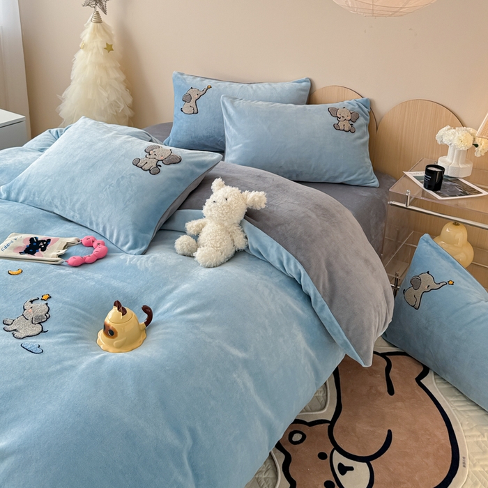 91家纺网 家纺一手货源 找家纺 懒猫家纺 2025新款牛奶绒毛巾绣四件套 聚会小象