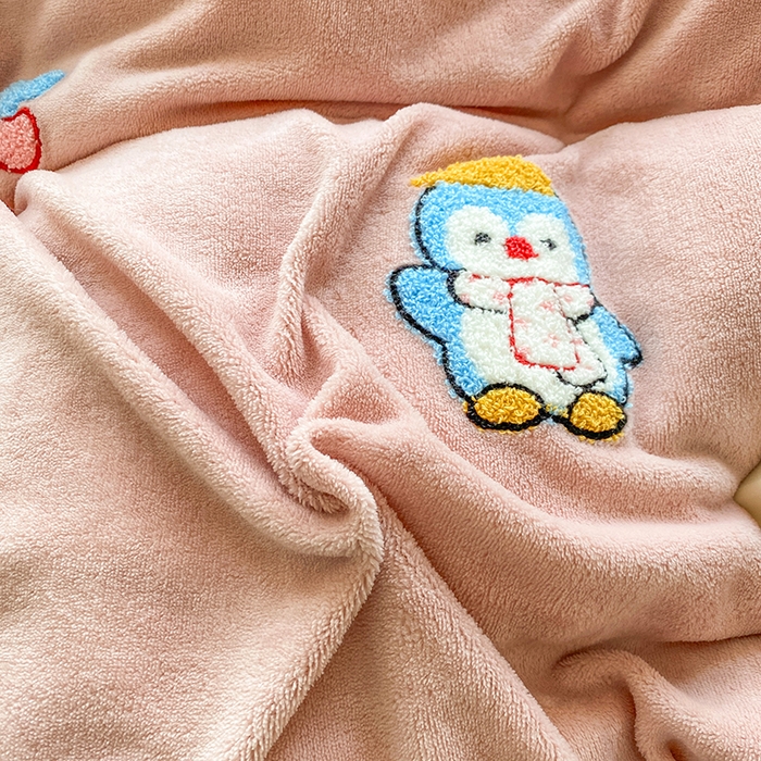 91家纺网 家纺一手货源 找家纺 人人爱家纺 2025新款牛奶绒绣花四件套 企鹅-玉