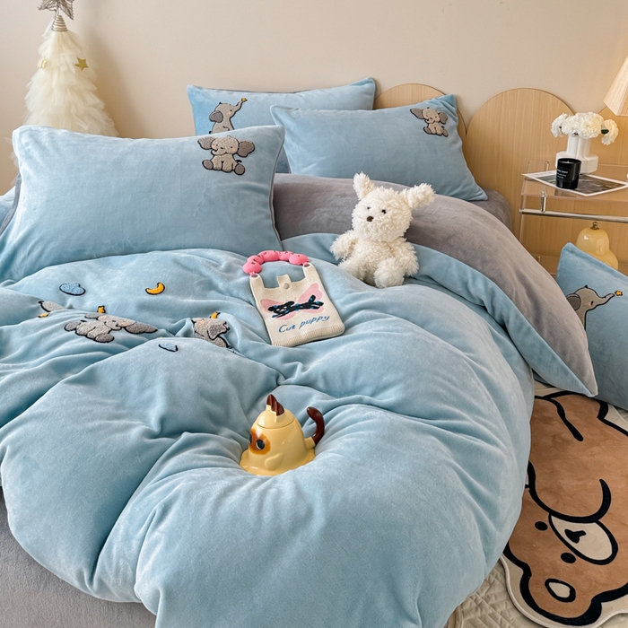 91家纺网 家纺一手货源 找家纺 懒猫家纺 2025新款牛奶绒毛巾绣四件套 聚会小象