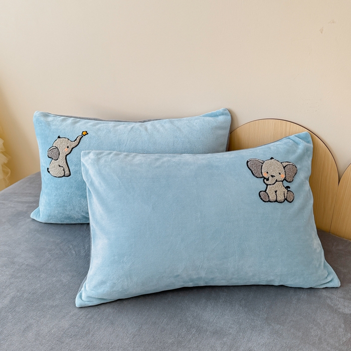 91家纺网 家纺一手货源 找家纺 懒猫家纺 2025新款牛奶绒毛巾绣四件套 聚会小象