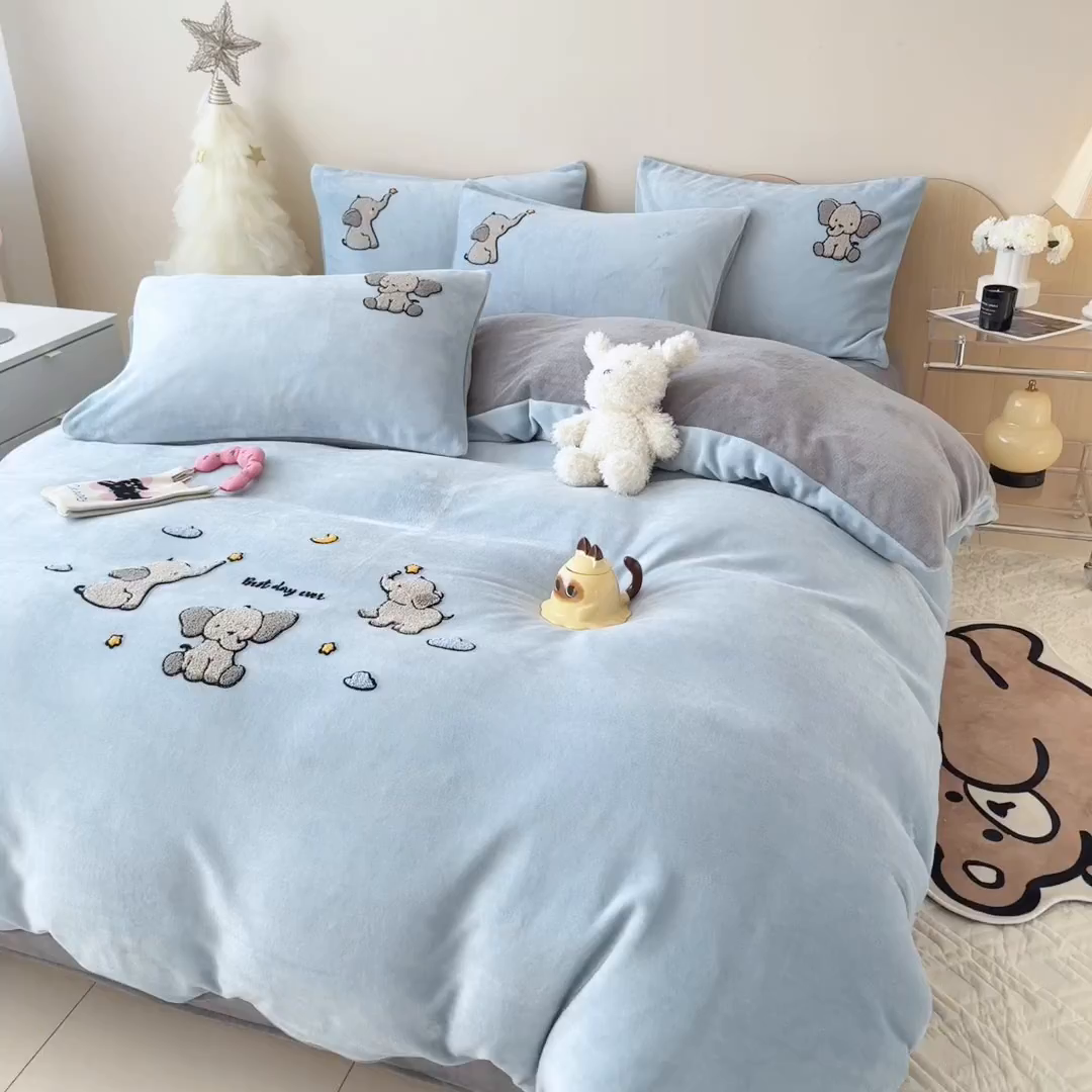 91家纺网 家纺一手货源 找家纺 懒猫家纺 2025新款牛奶绒毛巾绣四件套 聚会小象