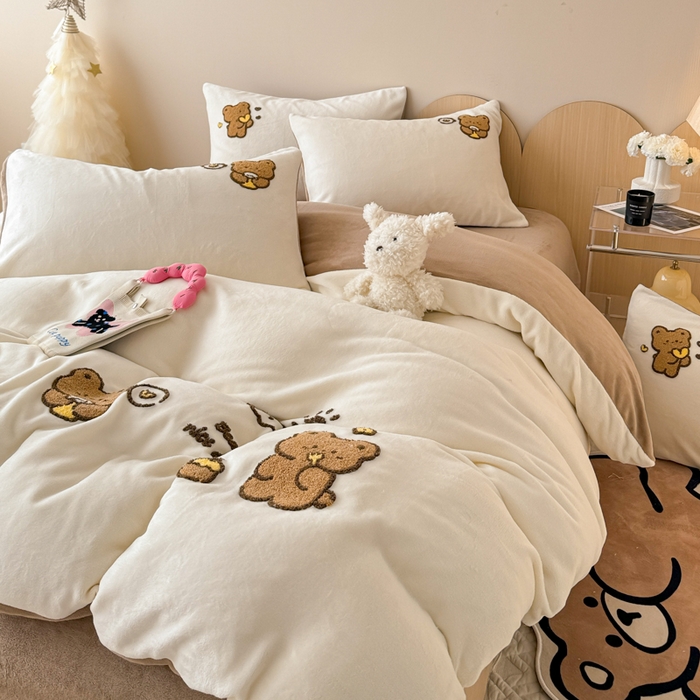 91家纺网 家纺一手货源 找家纺 懒猫家纺 2025新款牛奶绒毛巾绣四件套 美好熊熊