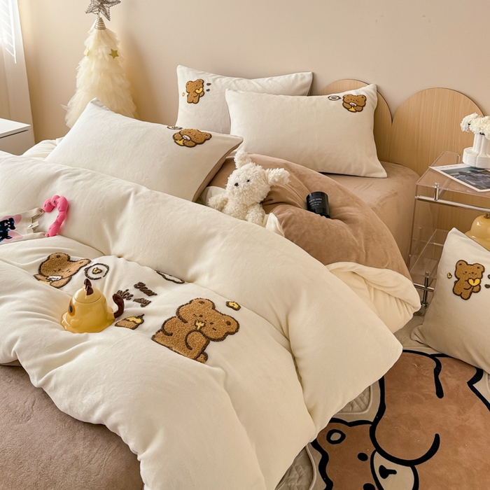 91家纺网 家纺一手货源 找家纺 懒猫家纺 2025新款牛奶绒毛巾绣四件套 美好熊熊