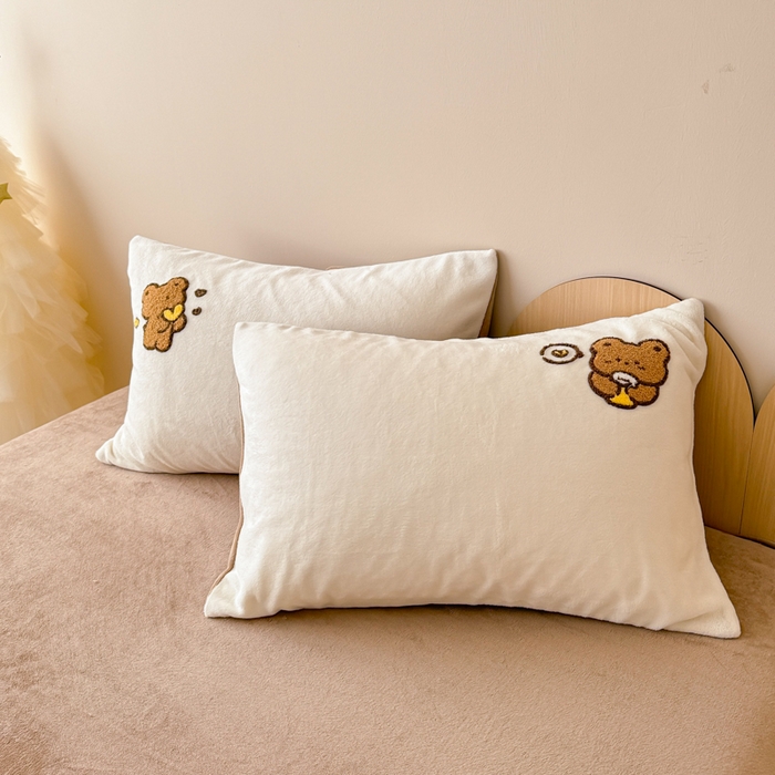 91家纺网 家纺一手货源 找家纺 懒猫家纺 2025新款牛奶绒毛巾绣四件套 美好熊熊