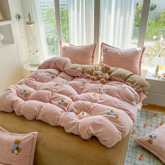 91家纺网 家纺一手货源 找家纺 人人爱家纺 2025新款牛奶绒绣花四件套 幸运狗-玉