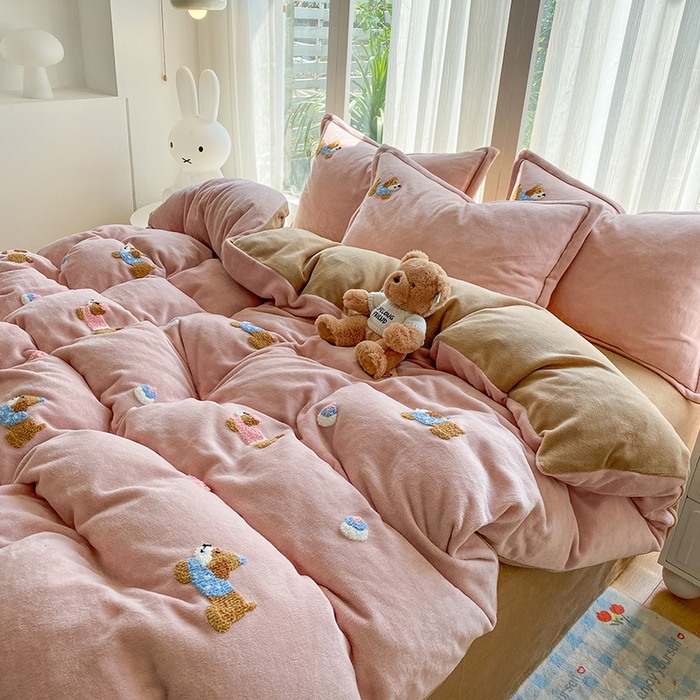 91家纺网 家纺一手货源 找家纺 人人爱家纺 2025新款牛奶绒绣花四件套 幸运狗-玉