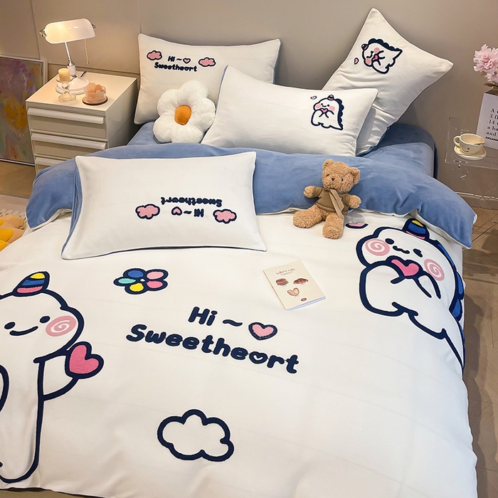 91家纺网 家纺一手货源 找家纺 懒猫家纺 2025新款牛奶绒毛巾绣四件套 萌宠