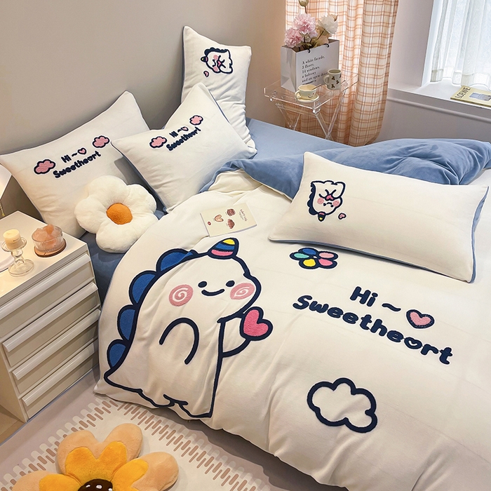 91家纺网 家纺一手货源 找家纺 懒猫家纺 2025新款牛奶绒毛巾绣四件套 萌宠