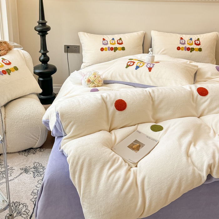 91家纺网 家纺一手货源 找家纺 懒猫家纺 2025新款牛奶绒毛巾绣四件套 五彩波点