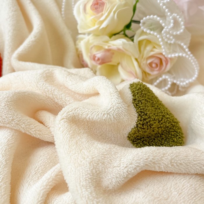 91家纺网 家纺一手货源 找家纺 懒猫家纺 2025新款牛奶绒毛巾绣四件套 五彩波点