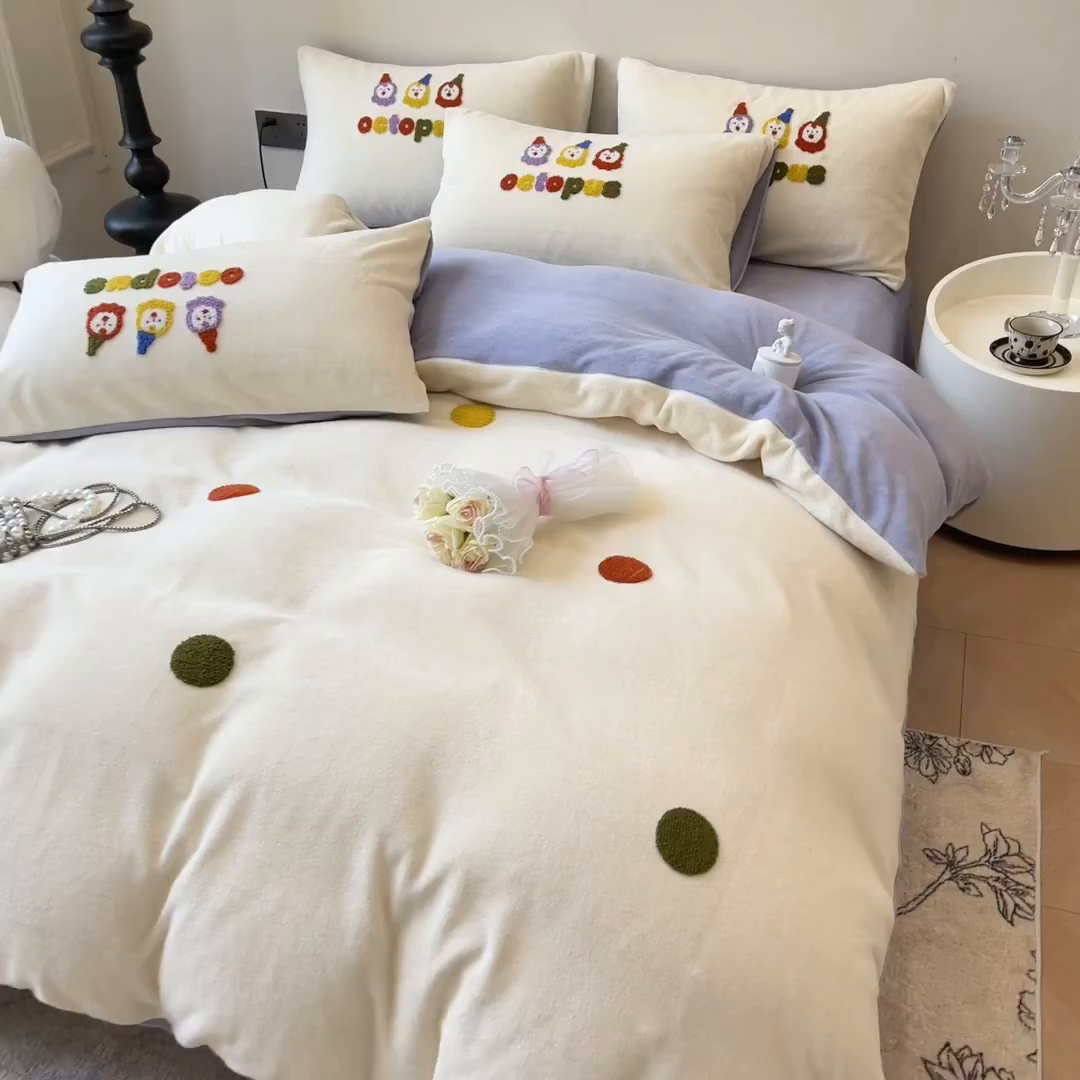 91家纺网 家纺一手货源 找家纺 懒猫家纺 2025新款牛奶绒毛巾绣四件套 五彩波点