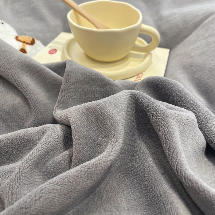 91家纺网 家纺一手货源 找家纺 懒猫家纺 2025新款牛奶绒毛巾绣四件套 小木马