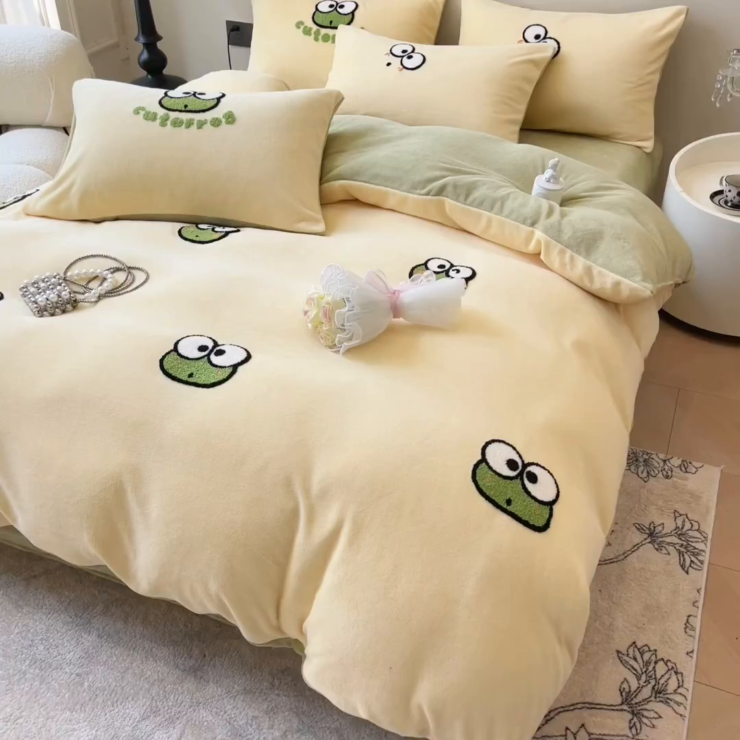 91家纺网 家纺一手货源 找家纺 懒猫家纺 2025新款牛奶绒毛巾绣四件套 小青蛙