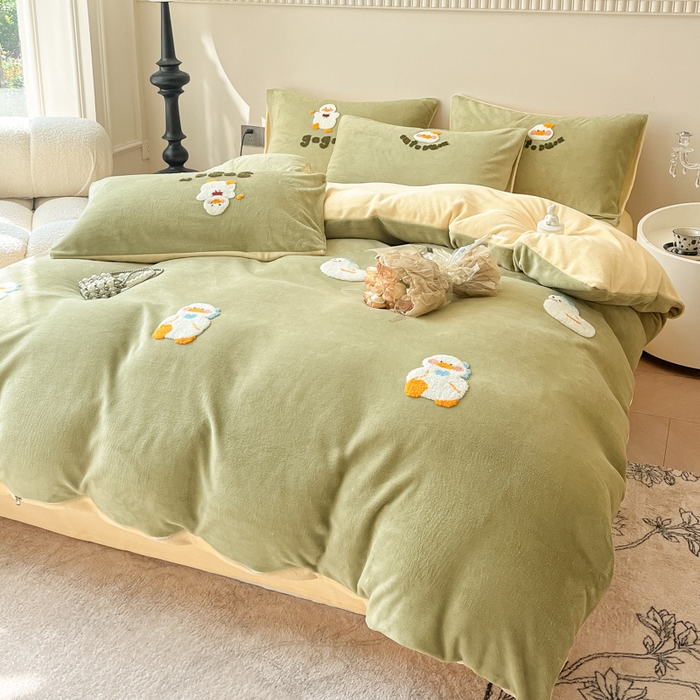 91家纺网 家纺一手货源 找家纺 懒猫家纺 2025新款牛奶绒毛巾绣四件套 小鸭丫