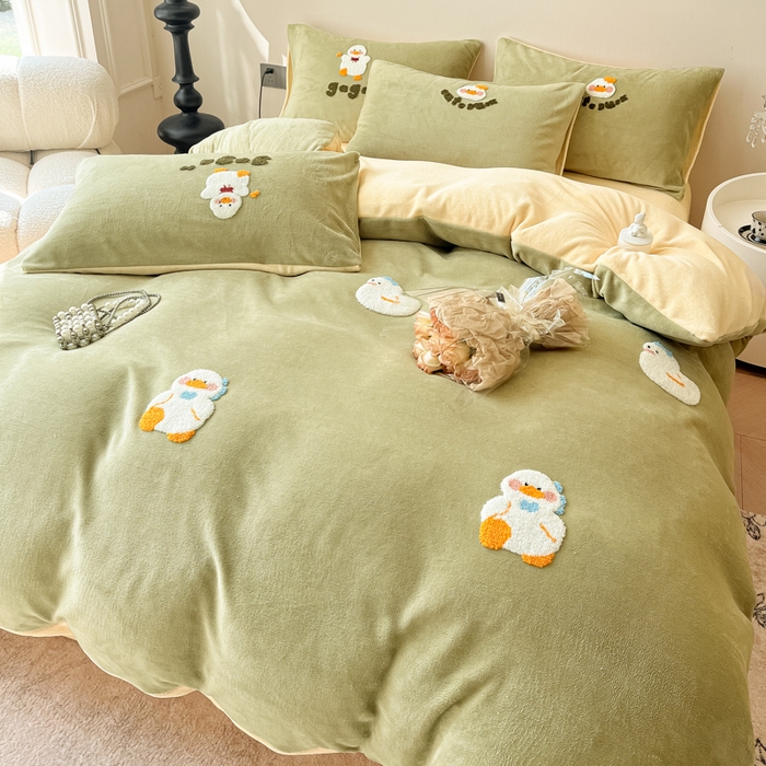 91家纺网 家纺一手货源 找家纺 懒猫家纺 2025新款牛奶绒毛巾绣四件套 小鸭丫