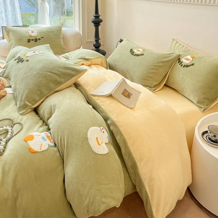 91家纺网 家纺一手货源 找家纺 懒猫家纺 2025新款牛奶绒毛巾绣四件套 小鸭丫