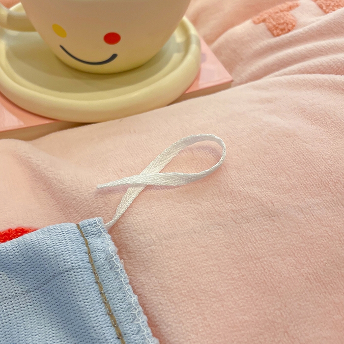 91家纺网 家纺一手货源 找家纺 懒猫家纺 2025新款牛奶绒毛巾绣四件套 小樱桃