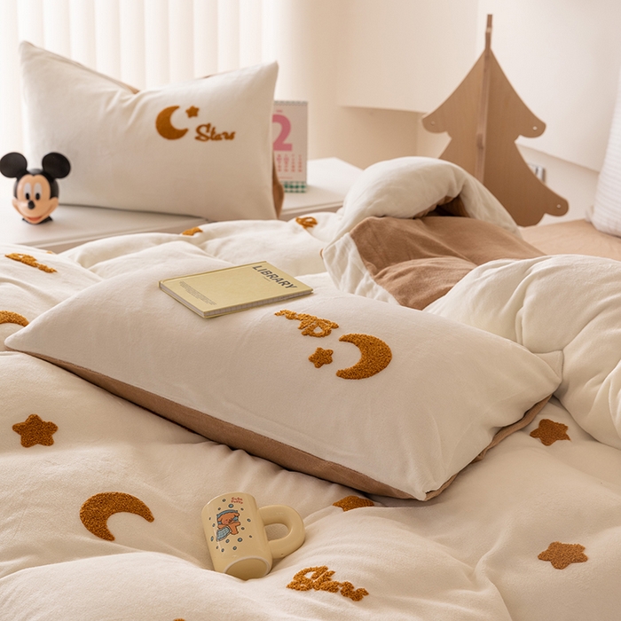 91家纺网 家纺一手货源 找家纺 懒猫家纺 2025新款牛奶绒毛巾绣四件套 星月