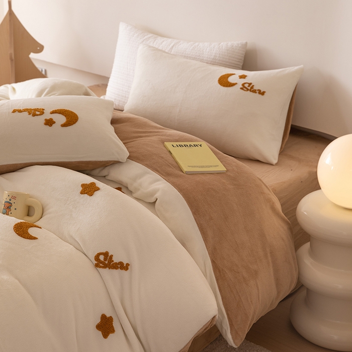 91家纺网 家纺一手货源 找家纺 懒猫家纺 2025新款牛奶绒毛巾绣四件套 星月