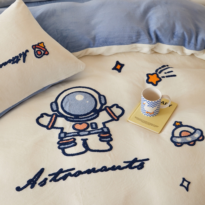 91家纺网 家纺一手货源 找家纺 懒猫家纺 2025新款牛奶绒毛巾绣四件套 宇航员