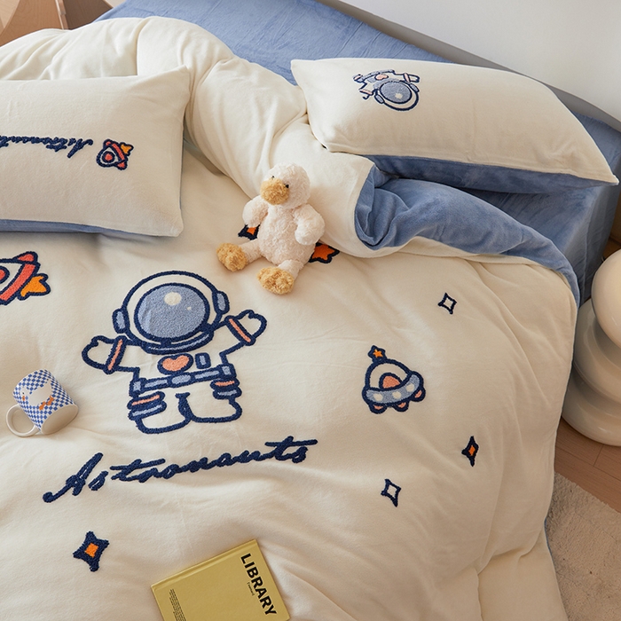 91家纺网 家纺一手货源 找家纺 懒猫家纺 2025新款牛奶绒毛巾绣四件套 宇航员