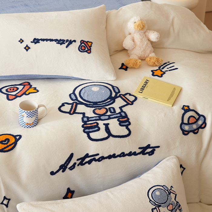 91家纺网 家纺一手货源 找家纺 懒猫家纺 2025新款牛奶绒毛巾绣四件套 宇航员