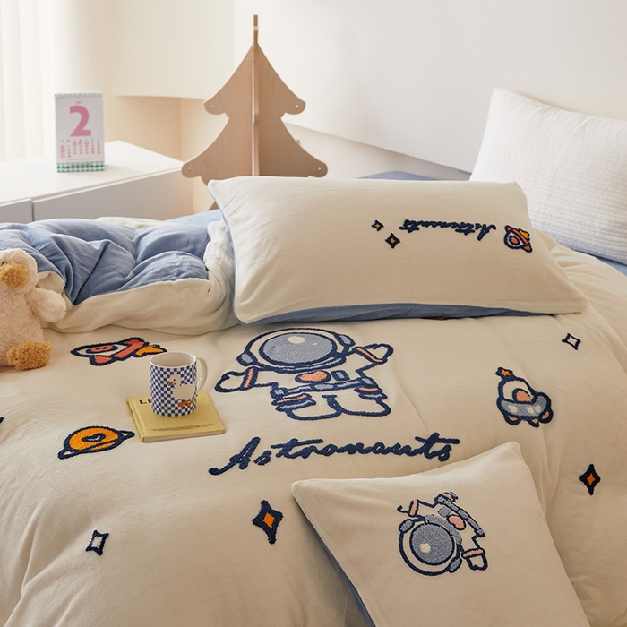 91家纺网 家纺一手货源 找家纺 懒猫家纺 2025新款牛奶绒毛巾绣四件套 宇航员